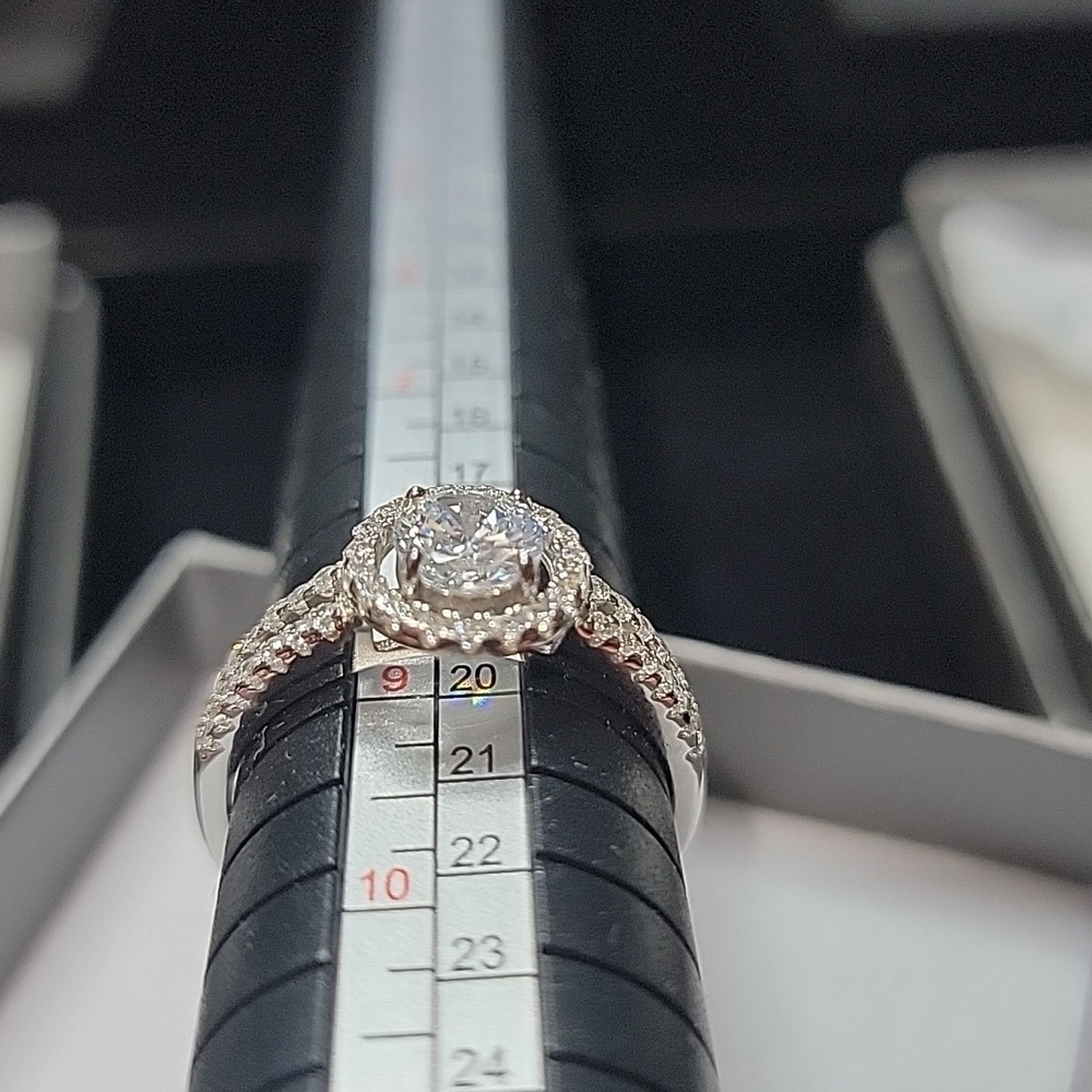 Size 9 Ring - image 2